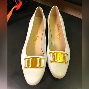 VINTAGE SALVATORE FERRAGAMO White Block Kitten heel Shoe Size 5.5